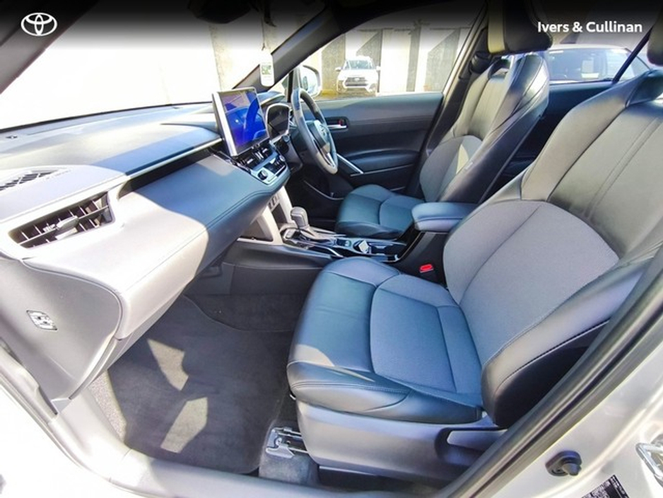 2024 Toyota Corolla Cross - image 5