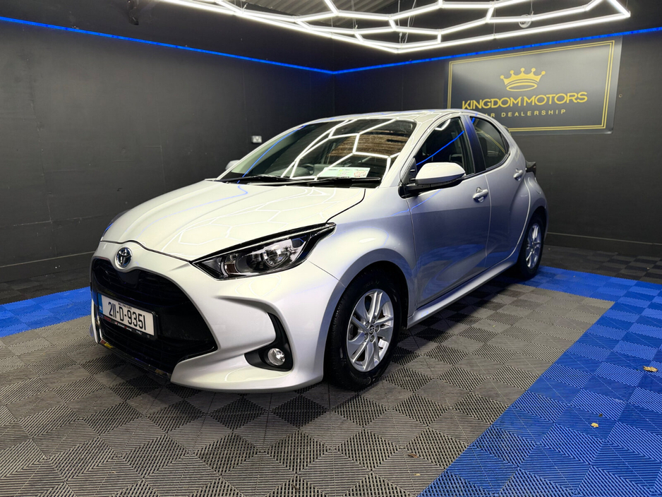 2021 Toyota Yaris - image 8
