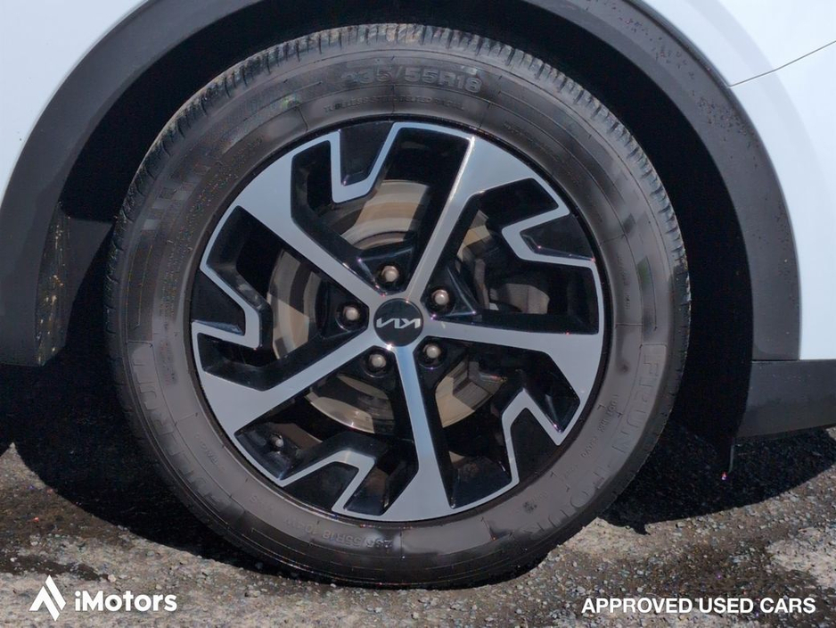 2022 Kia Sportage - image 8