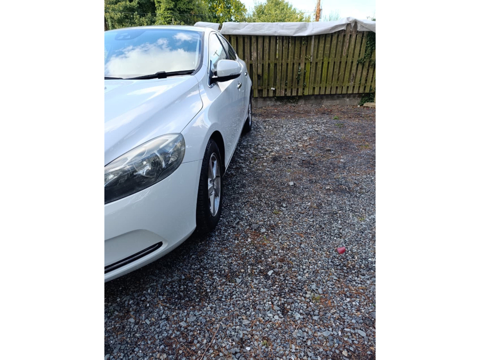 2014 Volvo V40 - image 5