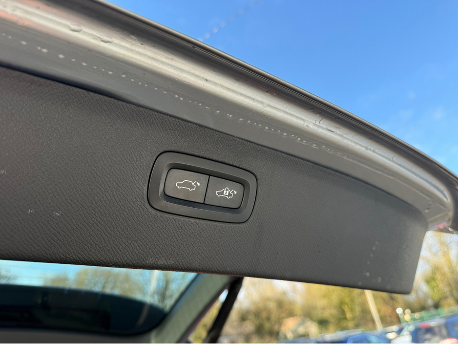 2016 Volvo XC90 T8 PHEV MOMENTUM GT 7 Seater Auto €21,950