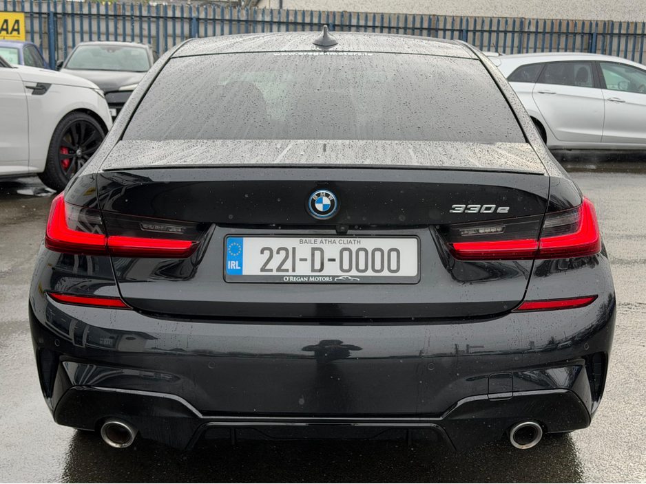 2022 BMW 3 Series - image 5