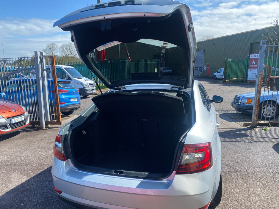 2018 Skoda Octavia - image 9