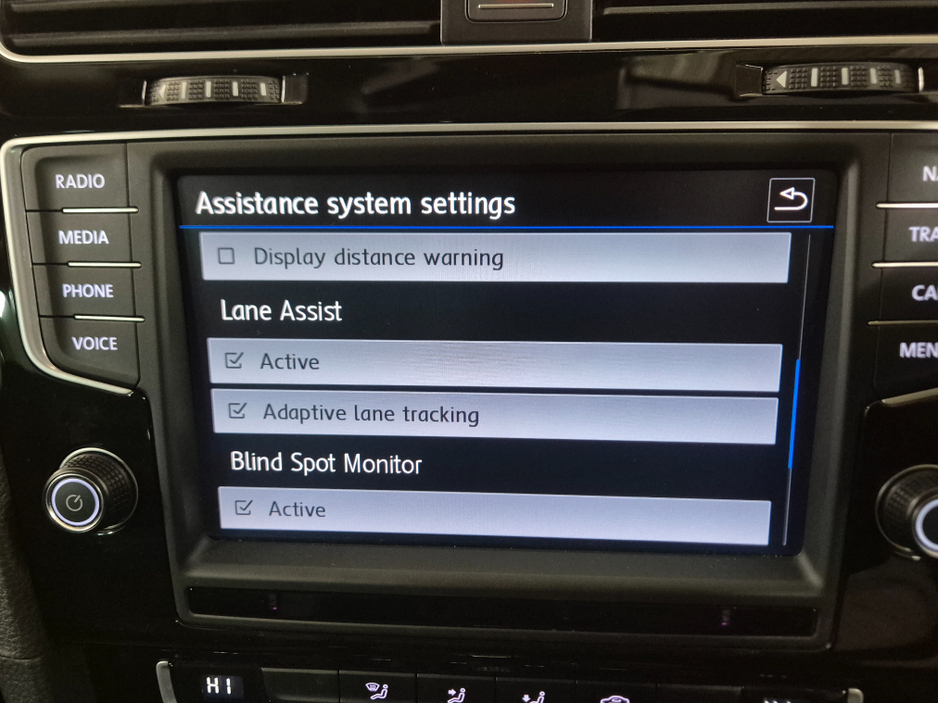 2017 Volkswagen Golf **HIGHLINE**ONLY 63000KMS**ALCANTARA SEATS*17" ALLOYS**BLIND SPOT WARNING**LANE ASSIST**KEYLESS ENTRY AND START**ADAPTIVE CRUISE CONTROL**DUAL ZONE CLIMATE CONTROL*REVERSE CAMERA*BLUETOOTH STREAMI €16,949