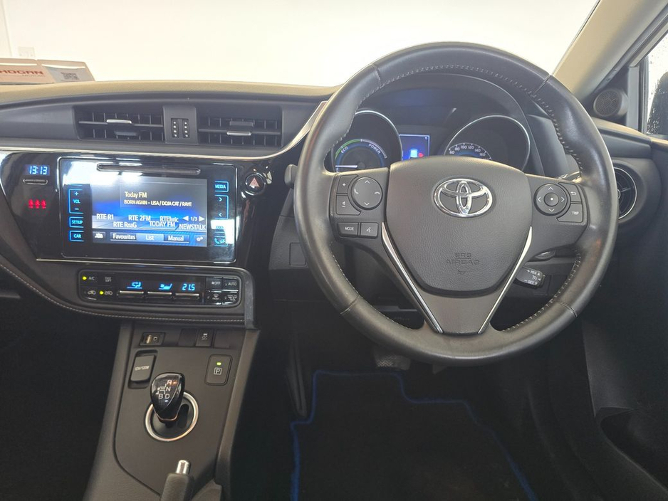 2016 Toyota Auris - image 7