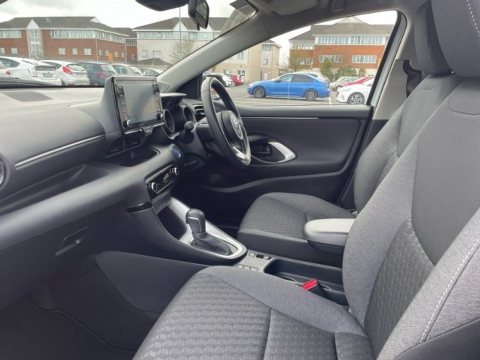 2023 Toyota Yaris - image 7