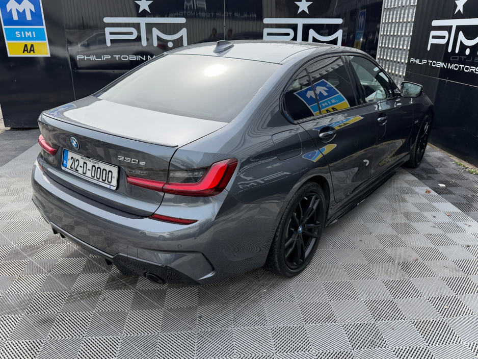 2021 BMW 3 Series - image 9