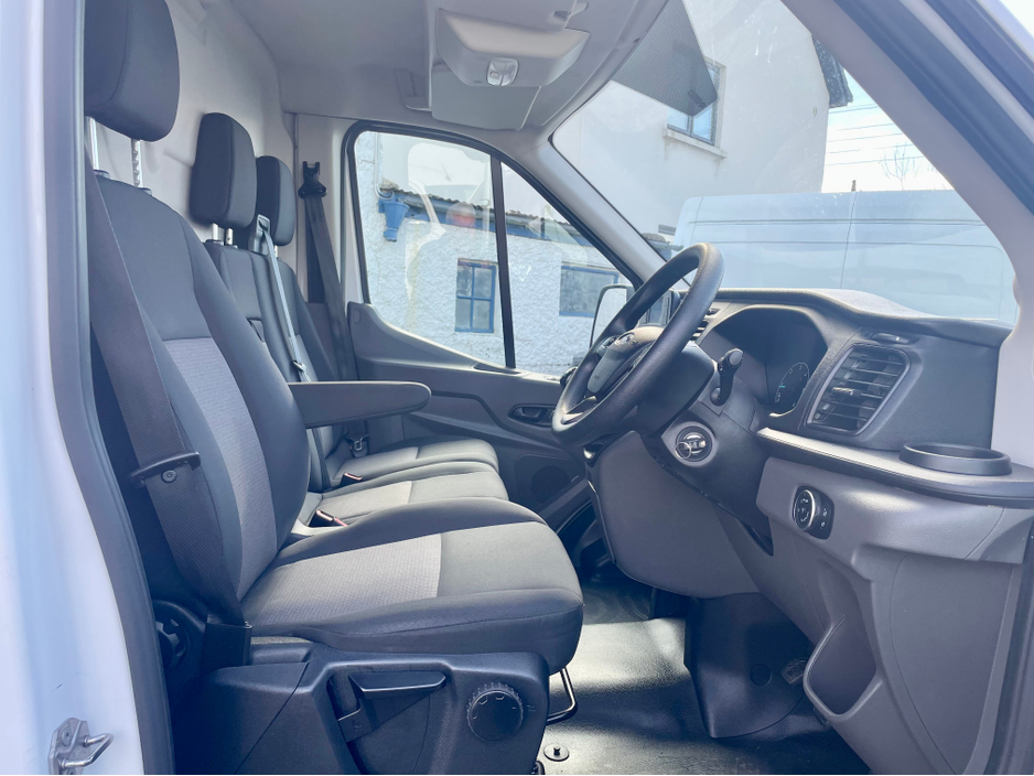 2023 Ford Transit - image 7
