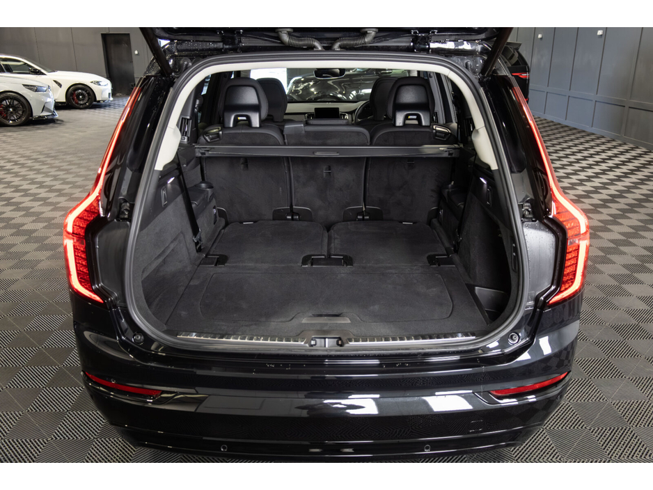 2025 Volvo XC90 T8 PHEV 455hp Plus (Dark Theme) €78,950