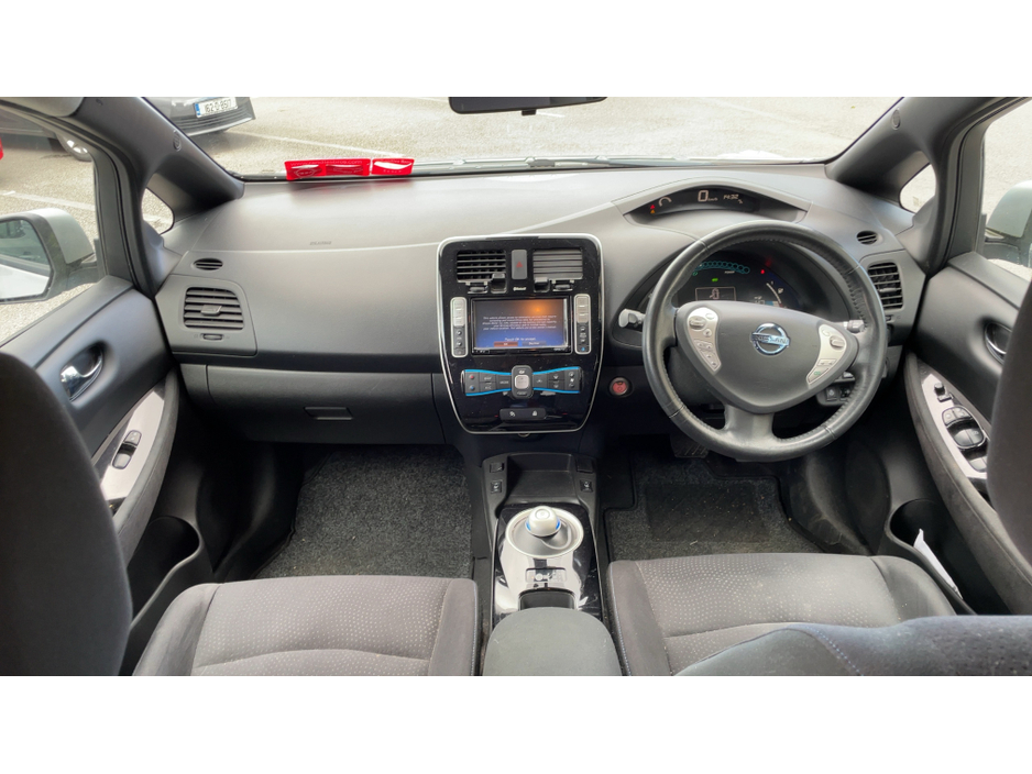 2017 Nissan Leaf - image 5