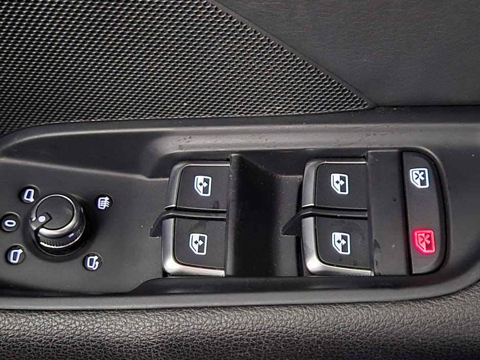 2019 Audi A3 SPORT LUXURY PACK**1.4 TFSI AUTO**FULL LEATHER**FULL ELECTRIC HEATED SEATS**FACELIFT SPORT MODEL**APPLE AND ANDROID CARPLAY**DIGITAL DASH**IRISH MAPS**KEYLESS ENTRY**WARRANTY AVAILABLE**FINANCE €21,949