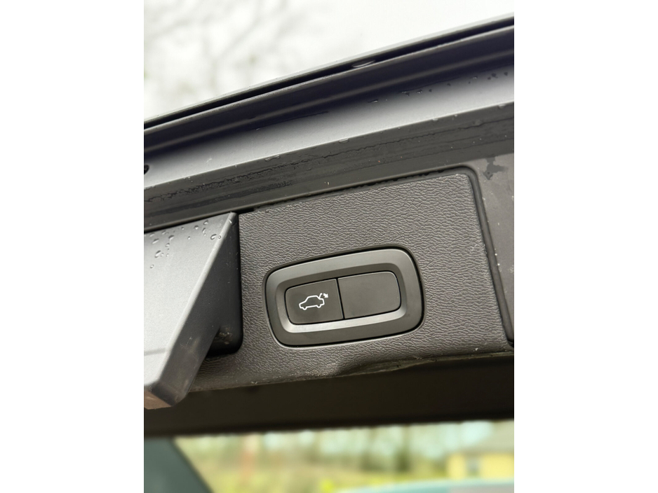 2020 Volvo XC60 - image 36