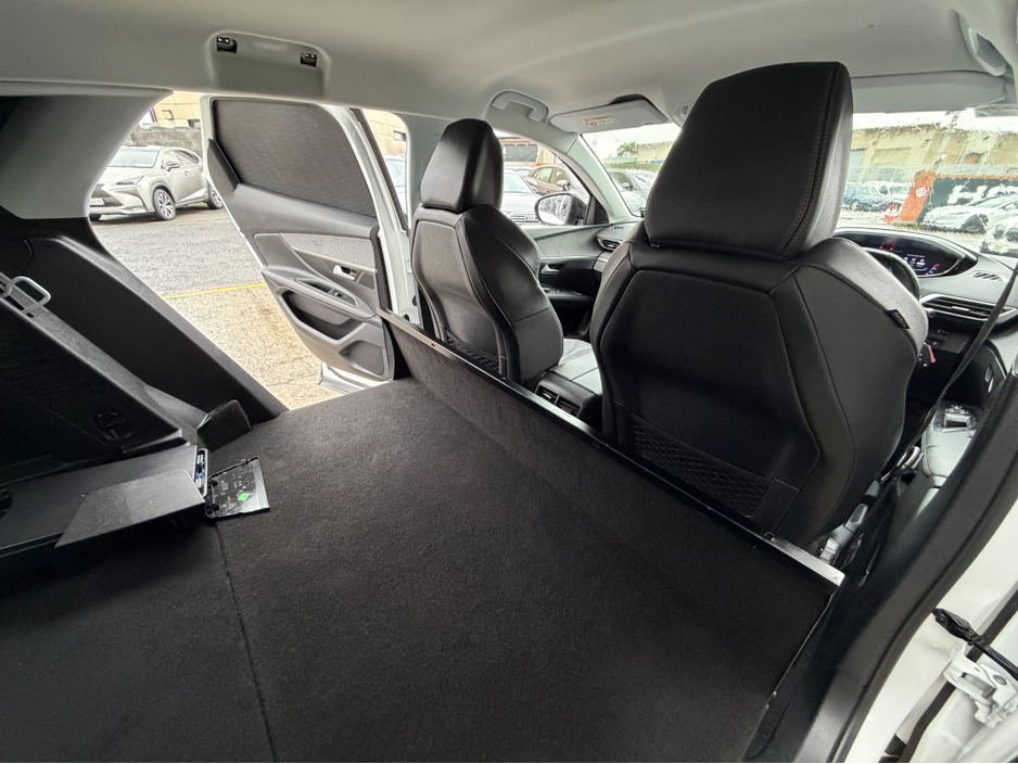 2020 Peugeot 3008 WIRELESS PHONE CHARGER..2 KEYS €8,048