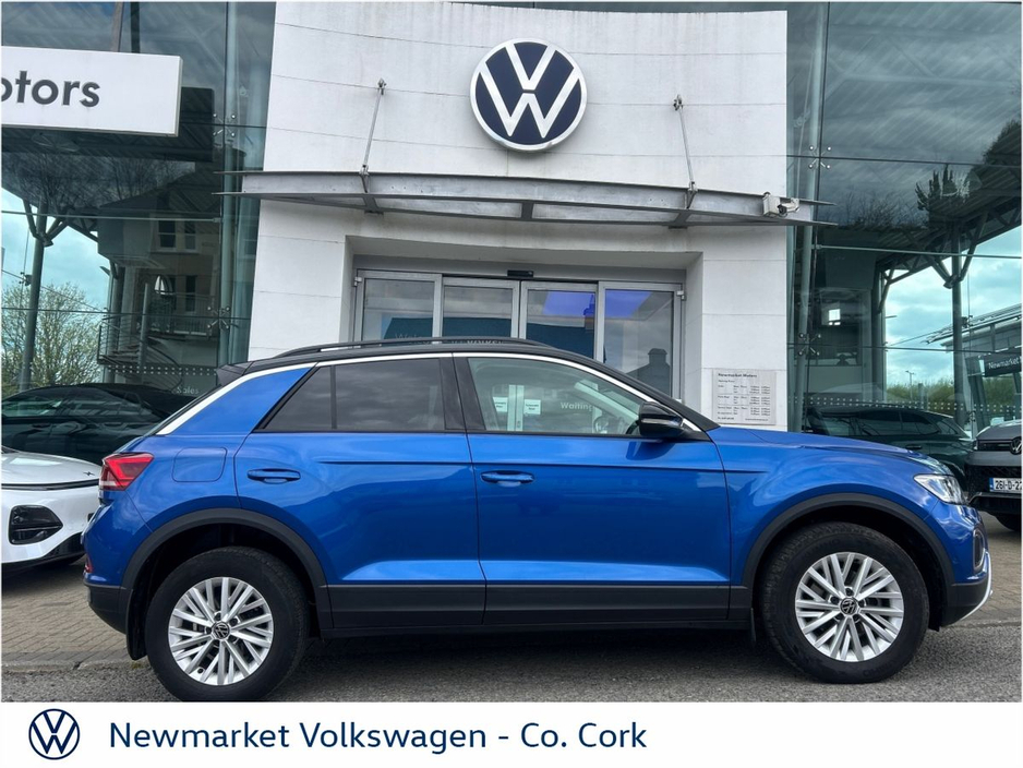 2024 Volkswagen T-Roc - image 10