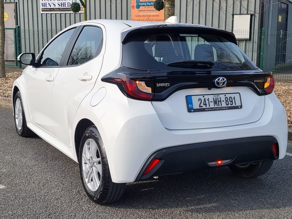 2024 Toyota Yaris - image 11