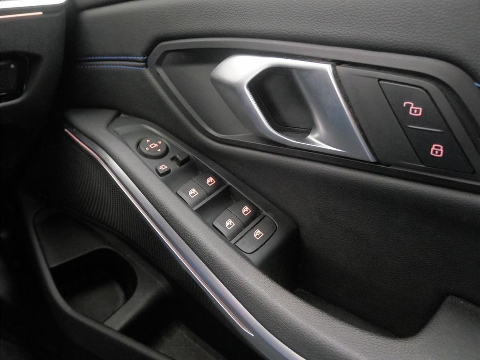 2024 BMW 3 Series - image 20