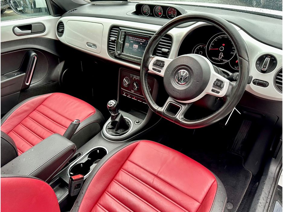 2016 Volkswagen Beetle - image 6