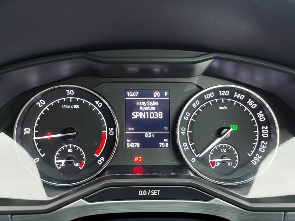 2020 Skoda Superb - image 23