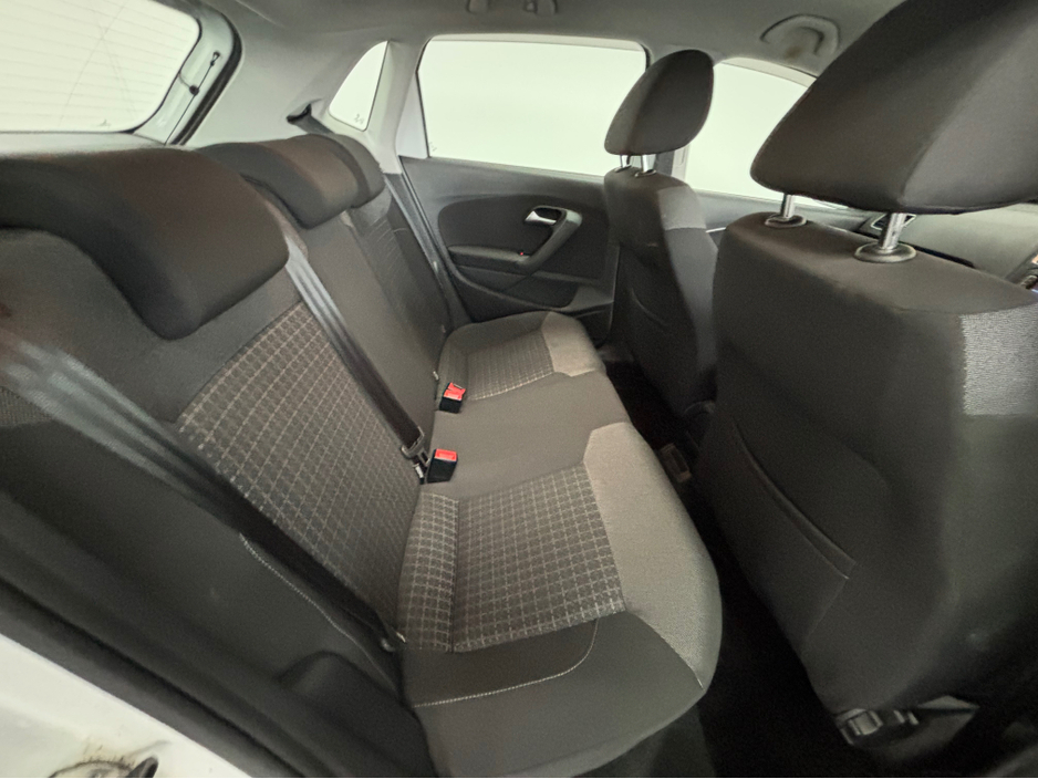 2016 Volkswagen Polo - image 12