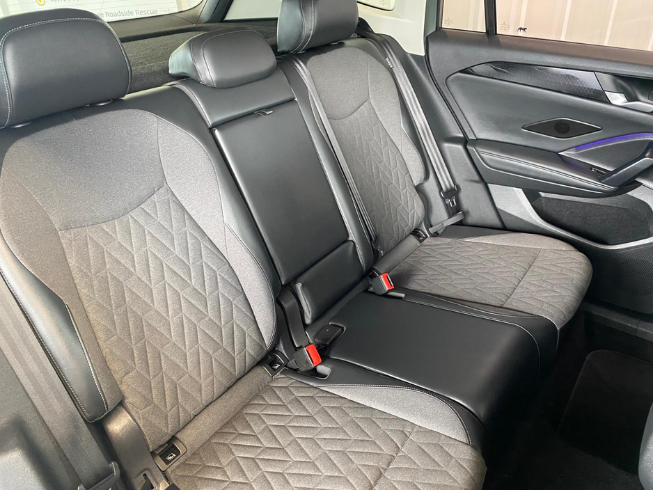 2024 Volkswagen Tiguan - image 15