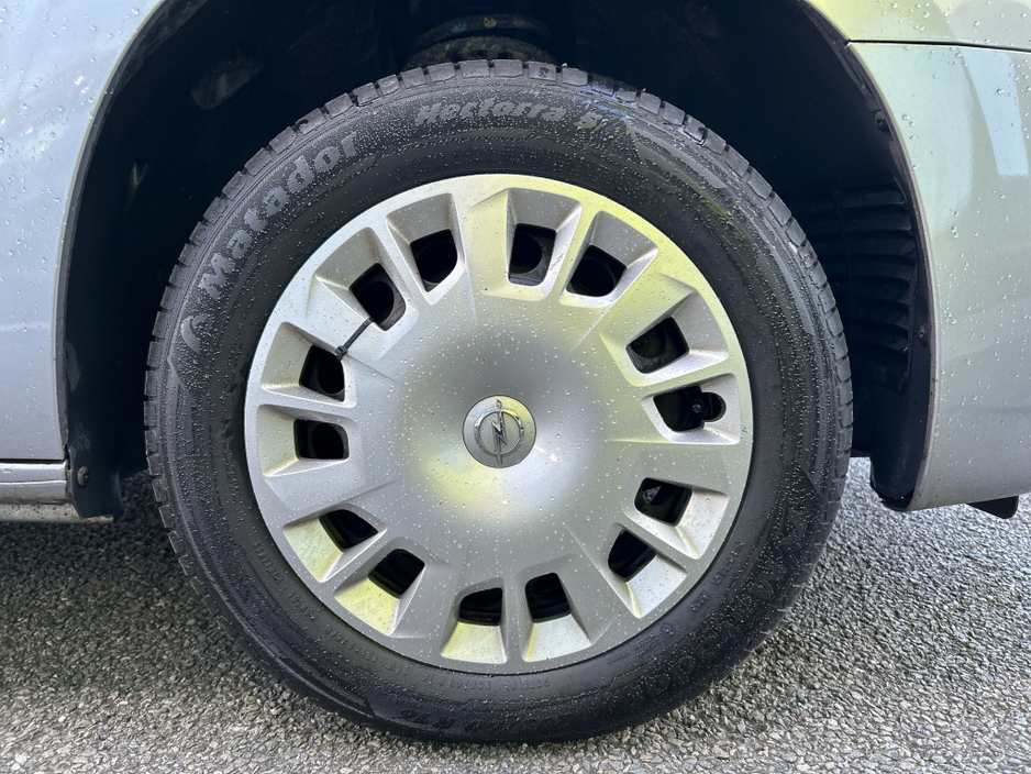 2021 Opel Combo - image 4