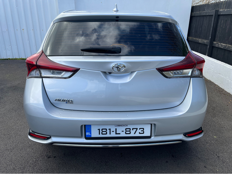2018 Toyota Auris - image 6
