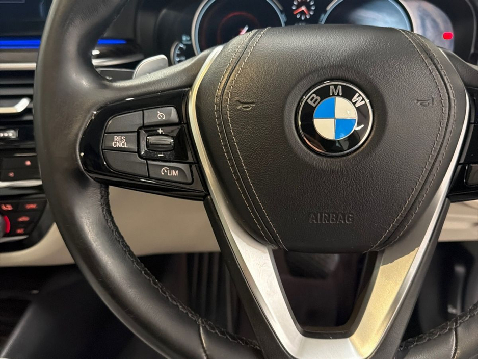 2017 BMW 5 Series - image 17