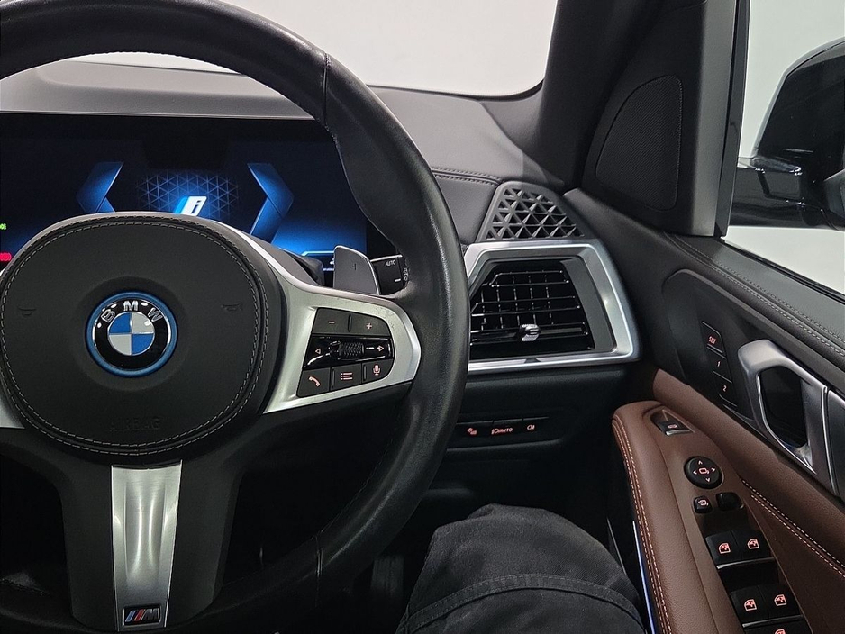 2023 BMW X5 - image 18