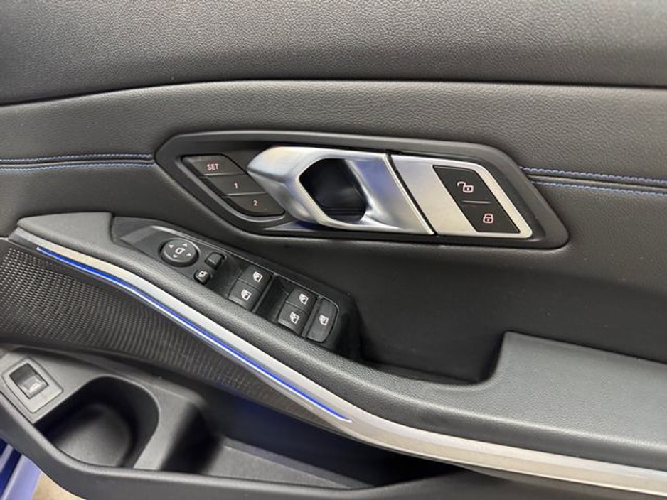 2019 BMW 3 Series - image 12