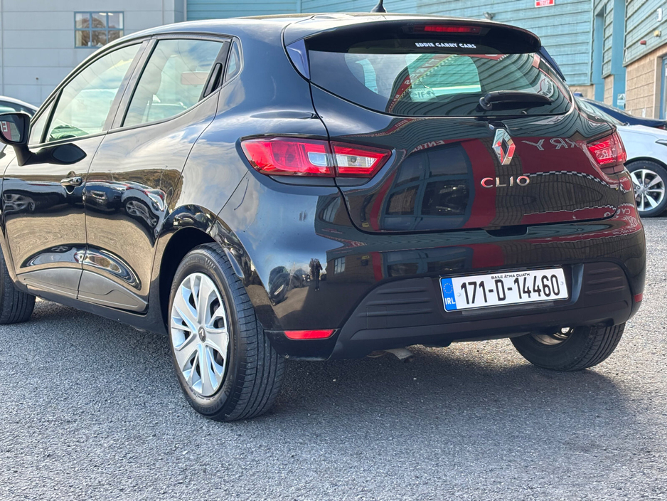 2017 Renault Clio - image 5