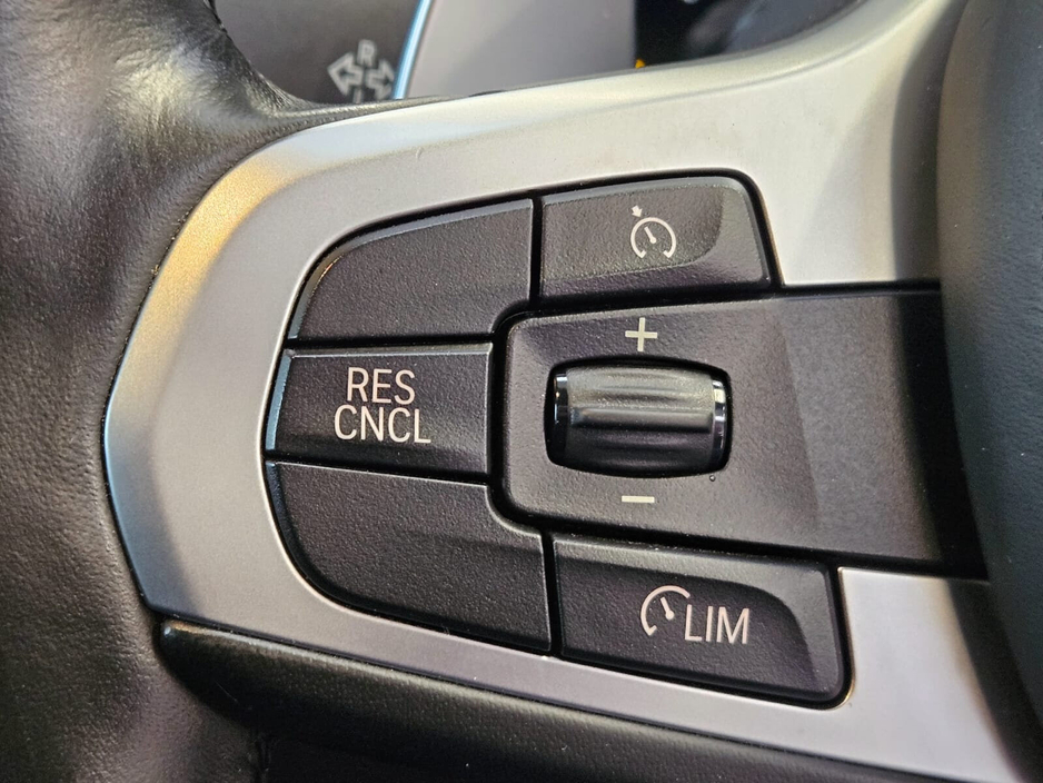 2019 BMW 5 Series - image 10