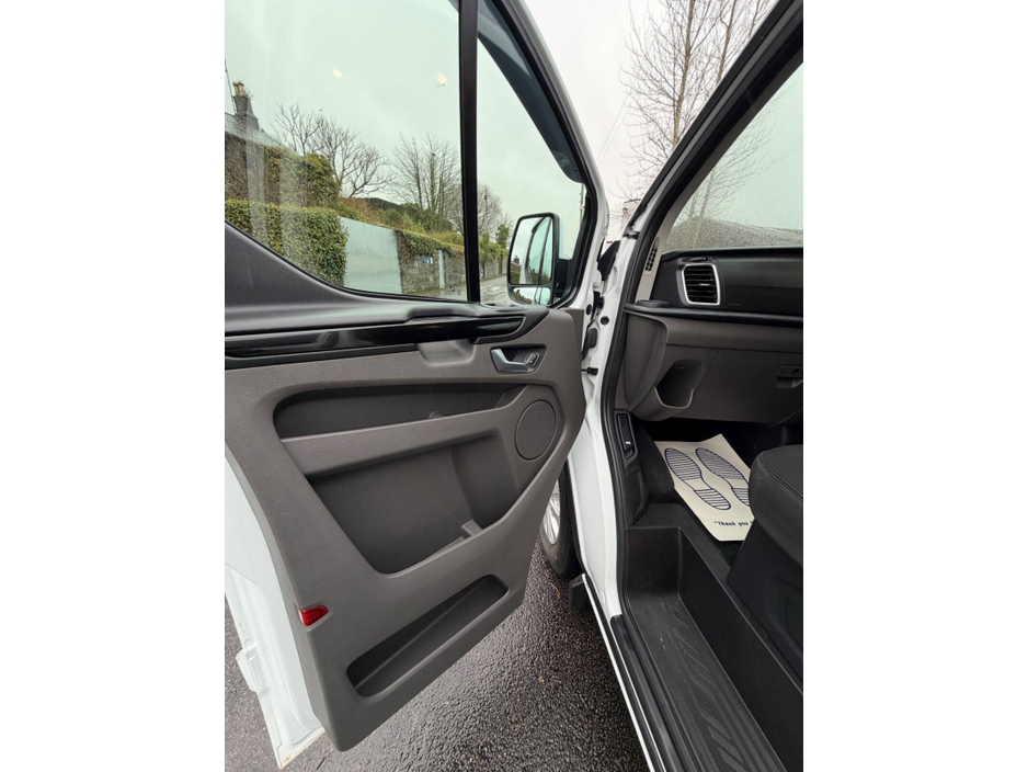 2021 Ford Transit Custom - image 13