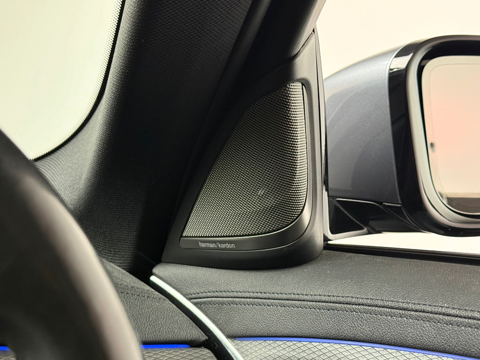 2019 BMW 5 Series - image 14