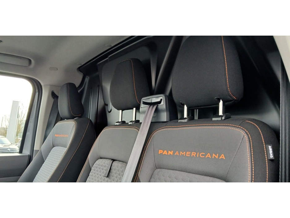 2025 Volkswagen Transporter - image 5