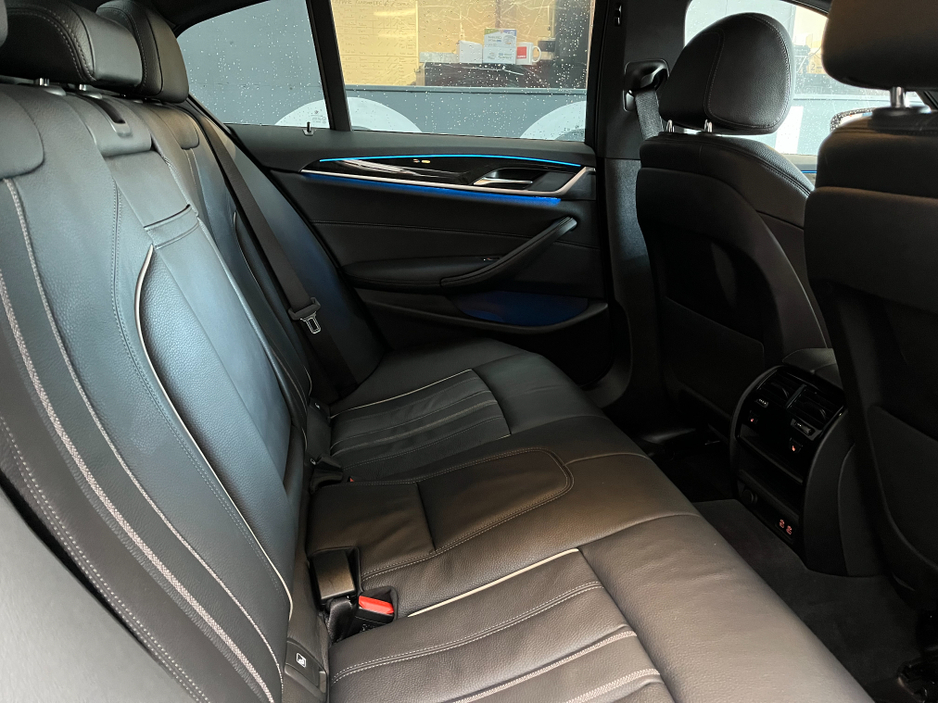 2022 BMW 5 Series 2022 BMW 523E M-SPORT 2.0 AUTOMATIC / CRUISE CONTROL / 360° PARKING CAMERA / PADDLE SHIFTERS / ELECTRIC MEMORY & HEATED SEATS / APPLE CARPLAY / HEATED REAR SEATS