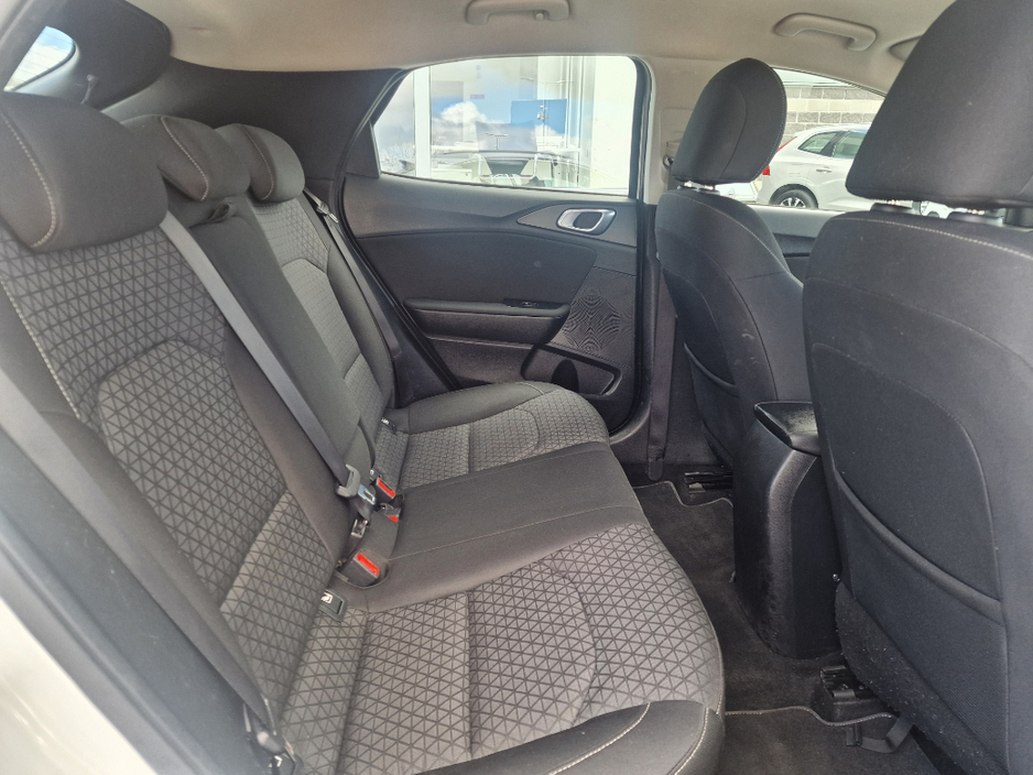 2020 Kia XCeed - image 17
