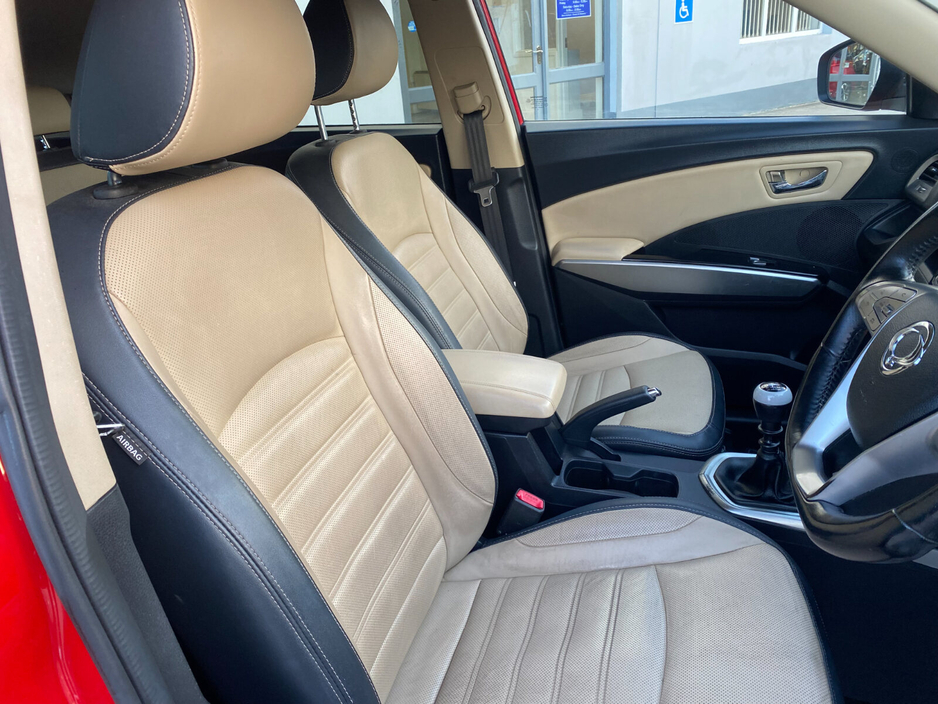 2017 Ssangyong Tivoli - image 11