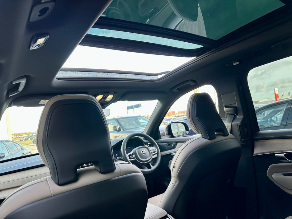2025 Volvo XC90 - image 10