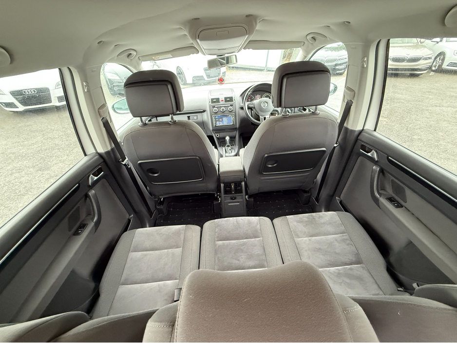 2015 Volkswagen Touran ( 152 REG ) HIGHLINE EDITION 7 SEATER * ALCANTARA SEATS * REVERSING CAMERA * SIMI DEALER - SPECIALISING IN IMPORTS OF JAP AUTOMATIC HI SPEC BLUEMOTION // LARGE TOUCH SCREEN // €15,450
