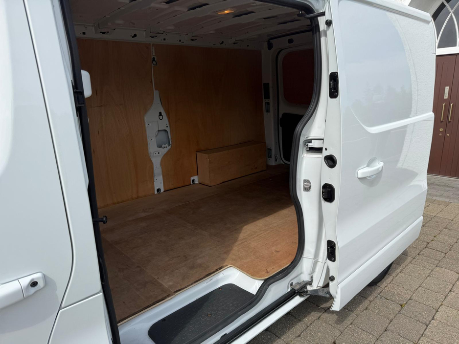 2024 Renault Trafic - image 19