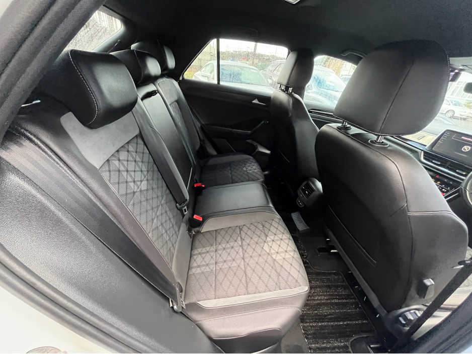 2022 Volkswagen T-Roc R-line 2.0 tdi €32,000