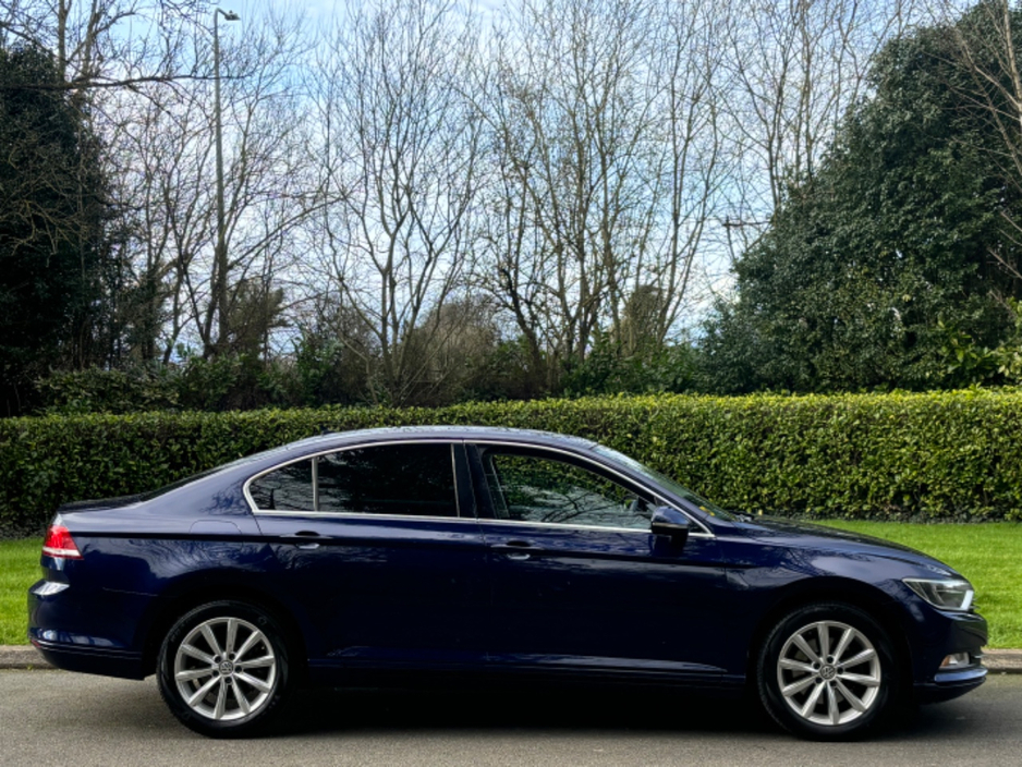 2018 Volkswagen Passat - image 3