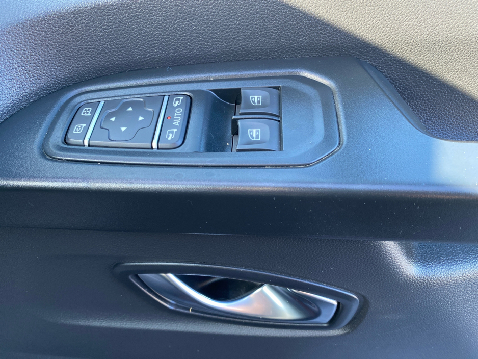 2023 Renault Trafic - image 17