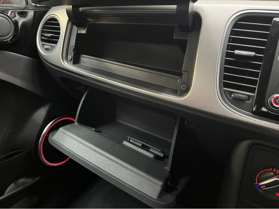 2016 Volkswagen Beetle - image 12