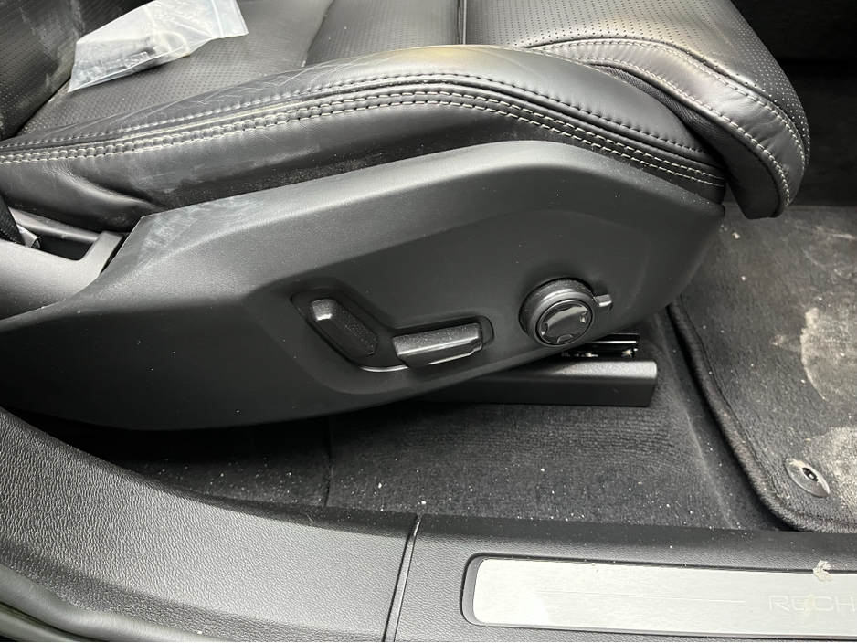 2022 Volvo XC60 - image 13