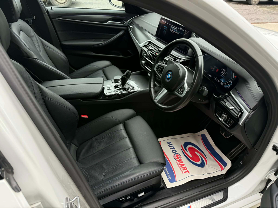 2022 BMW 5 Series - image 12