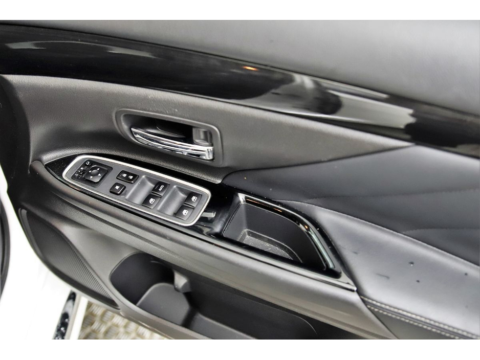 2018 Mitsubishi Outlander - image 25