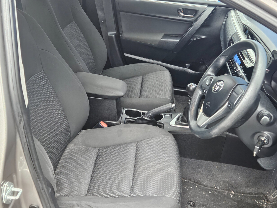 2014 Toyota Corolla - image 7