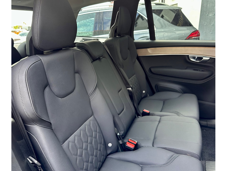 2025 Volvo XC90 - image 18