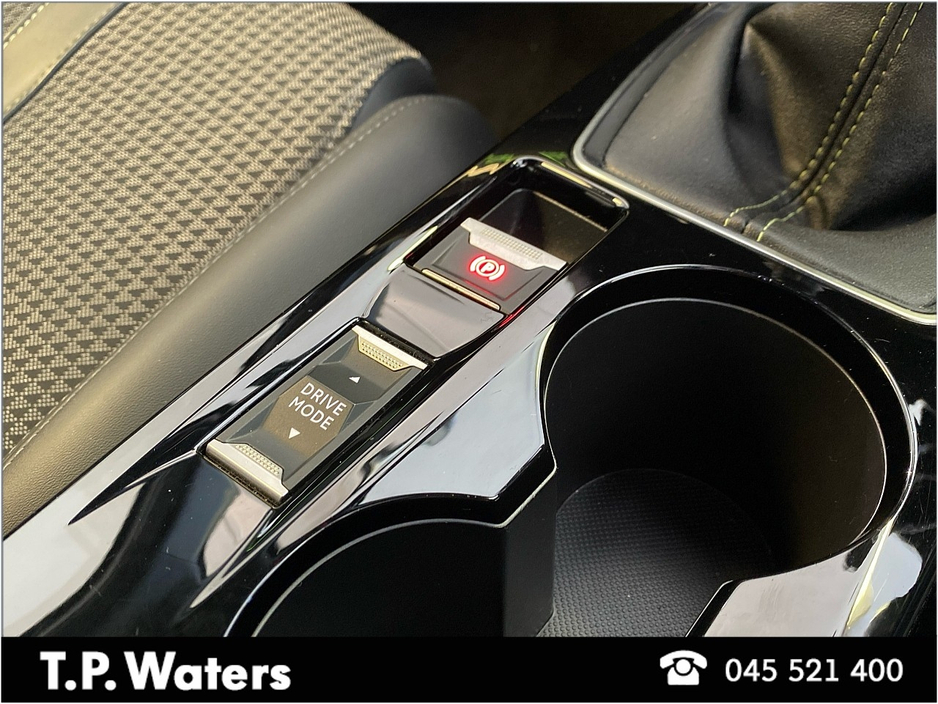 2021 Peugeot 2008 - image 11